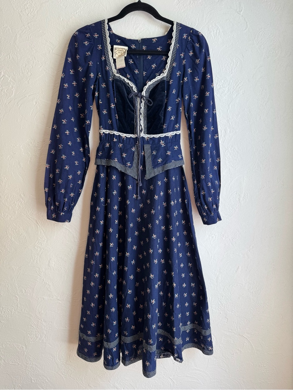 Vintage 1970s Gunne Sax Blue Calico Floral Print Midi Dress Velvet Bodice Size 7